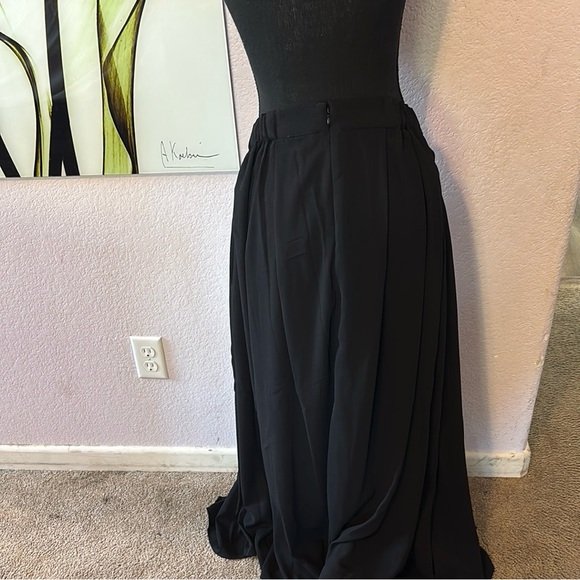 New black skirt size large - Picture 3 of 5